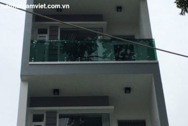 Thi công cửa nhựa lõi thép và lan can kính cửa kéo nhà anh Phong Gò Vấp