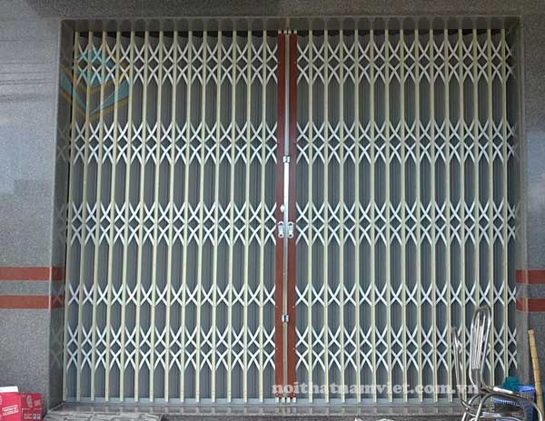 cửa kéo có lá màu xám